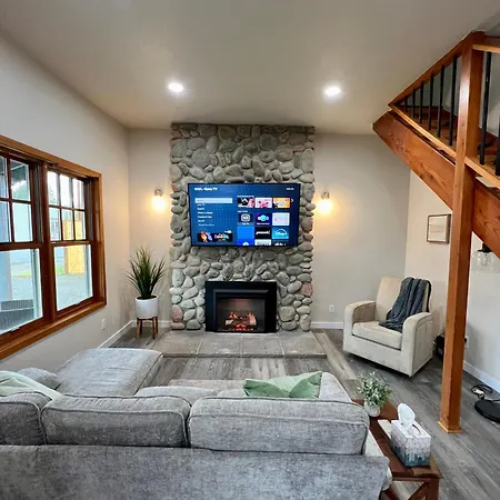 Forks Cedar House Villa